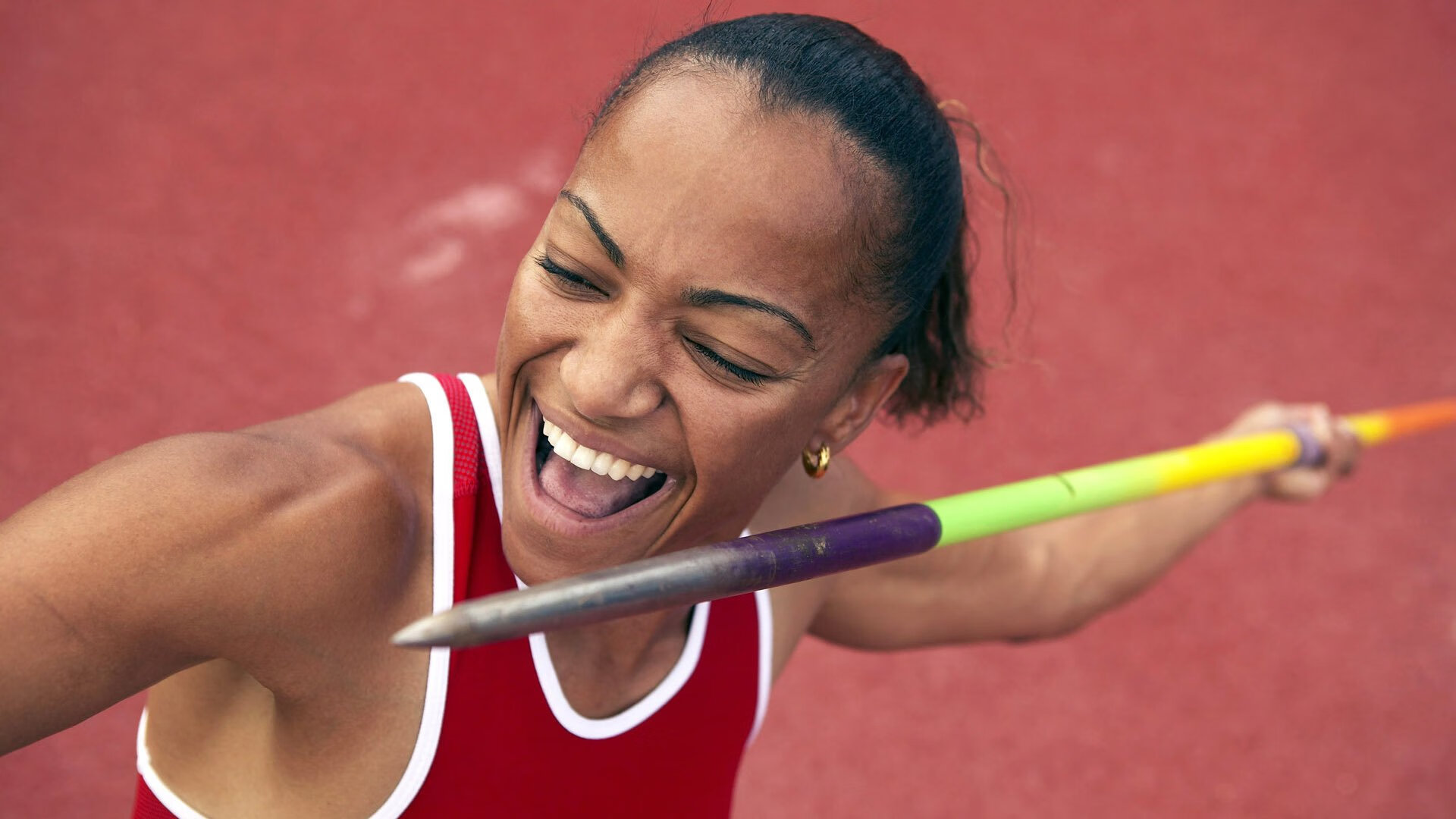 伊丽莎白·德克斯蝶泳技术引发媒体热议