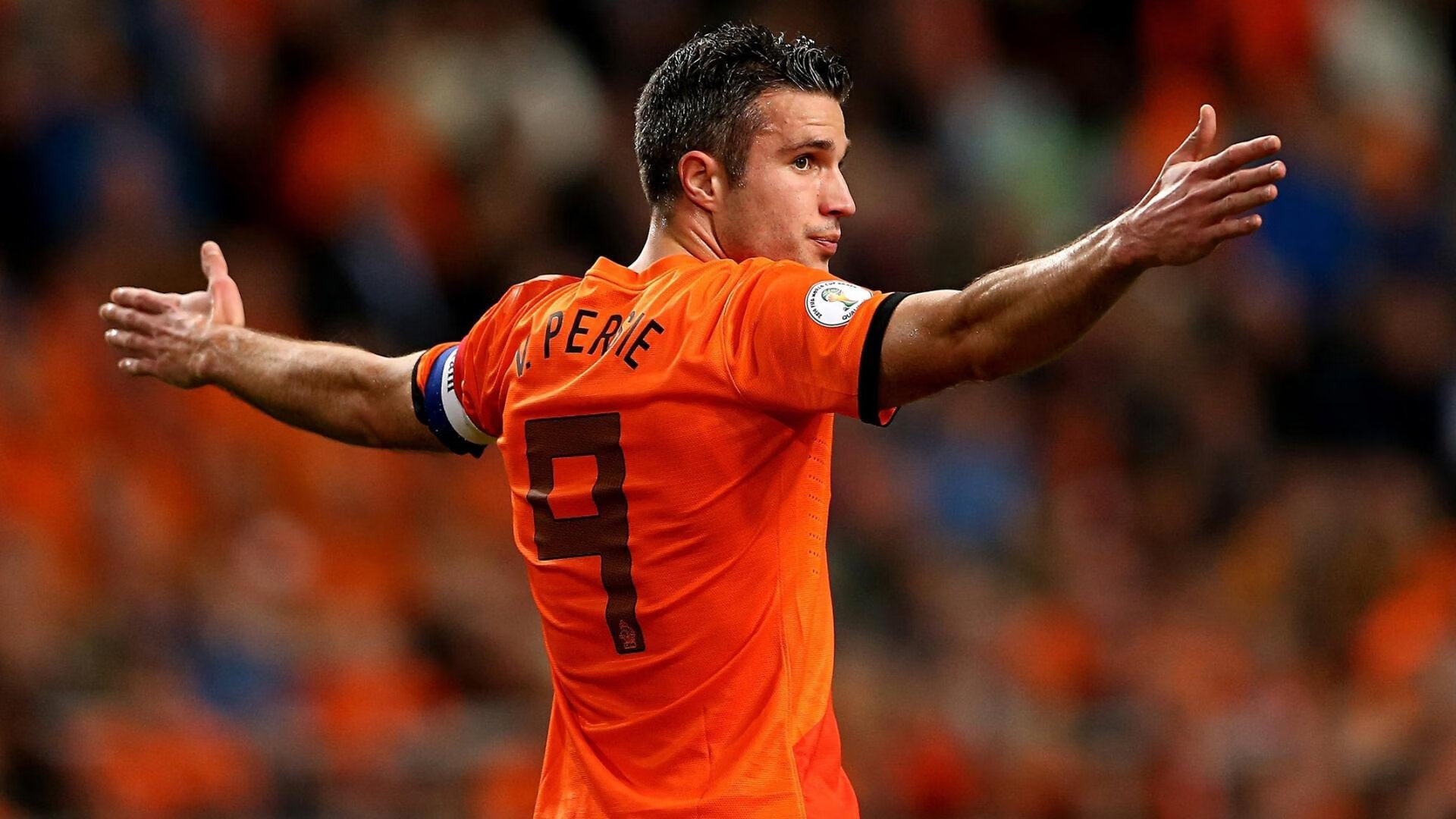 米兰体育官网下载-英超豪门引入超级中场，转会费创新高，英超转会期